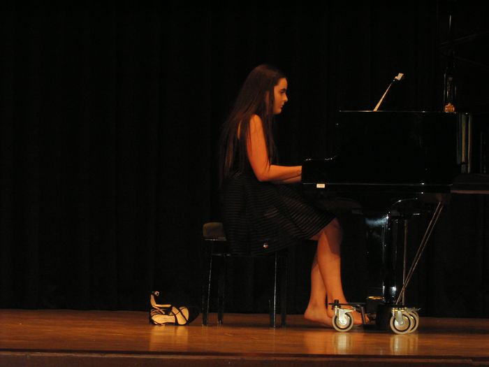 Loreen-Marie am Flügel